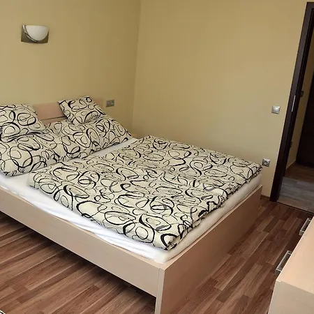 Mirzso Apartmanhaz