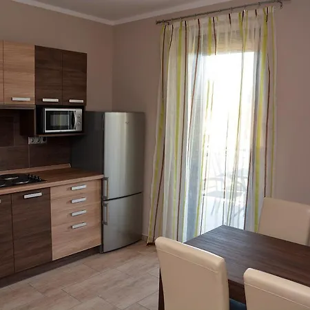 Mirzso Apartmanhaz