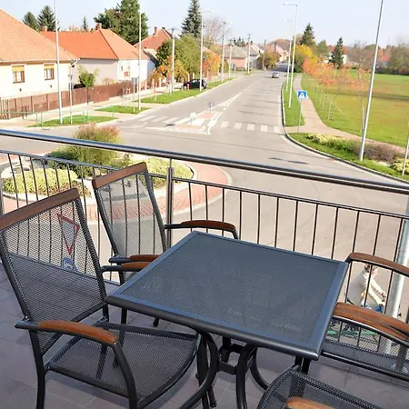 Daire Mirzso Apartmanhaz *