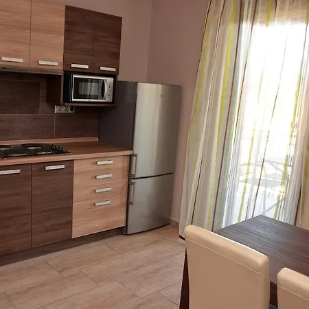 Daire Mirzso Apartmanhaz *