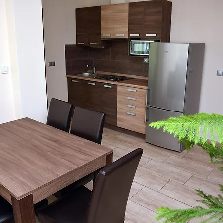 Daire Mirzso Apartmanhaz *